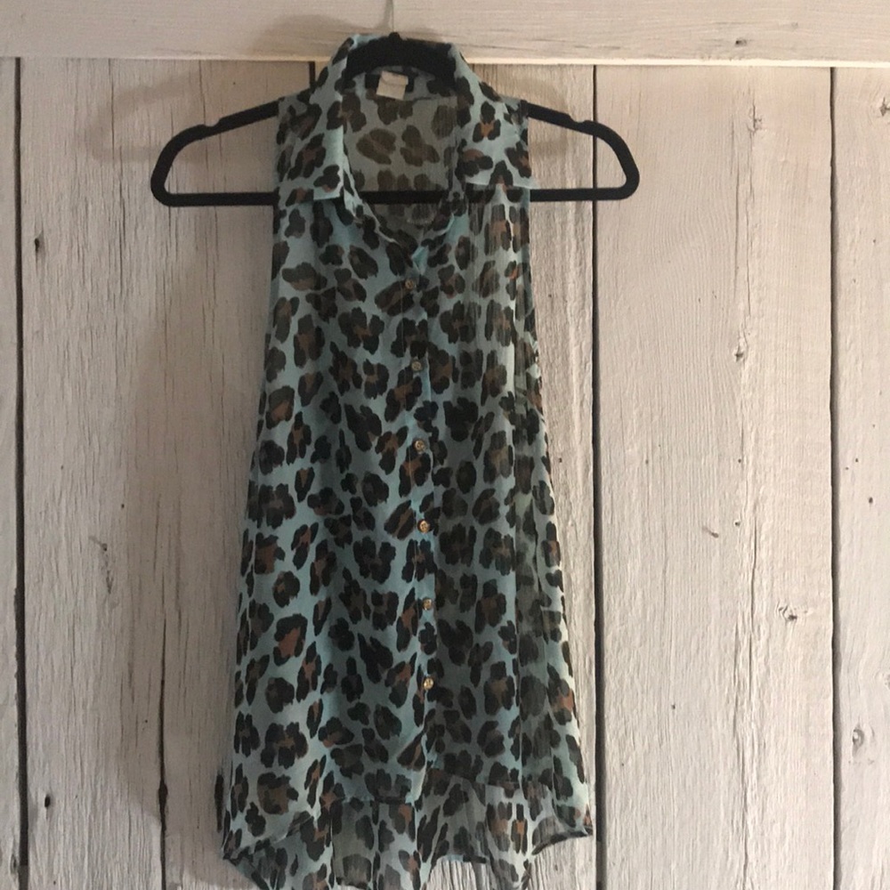 Razor back button up leopard tank
